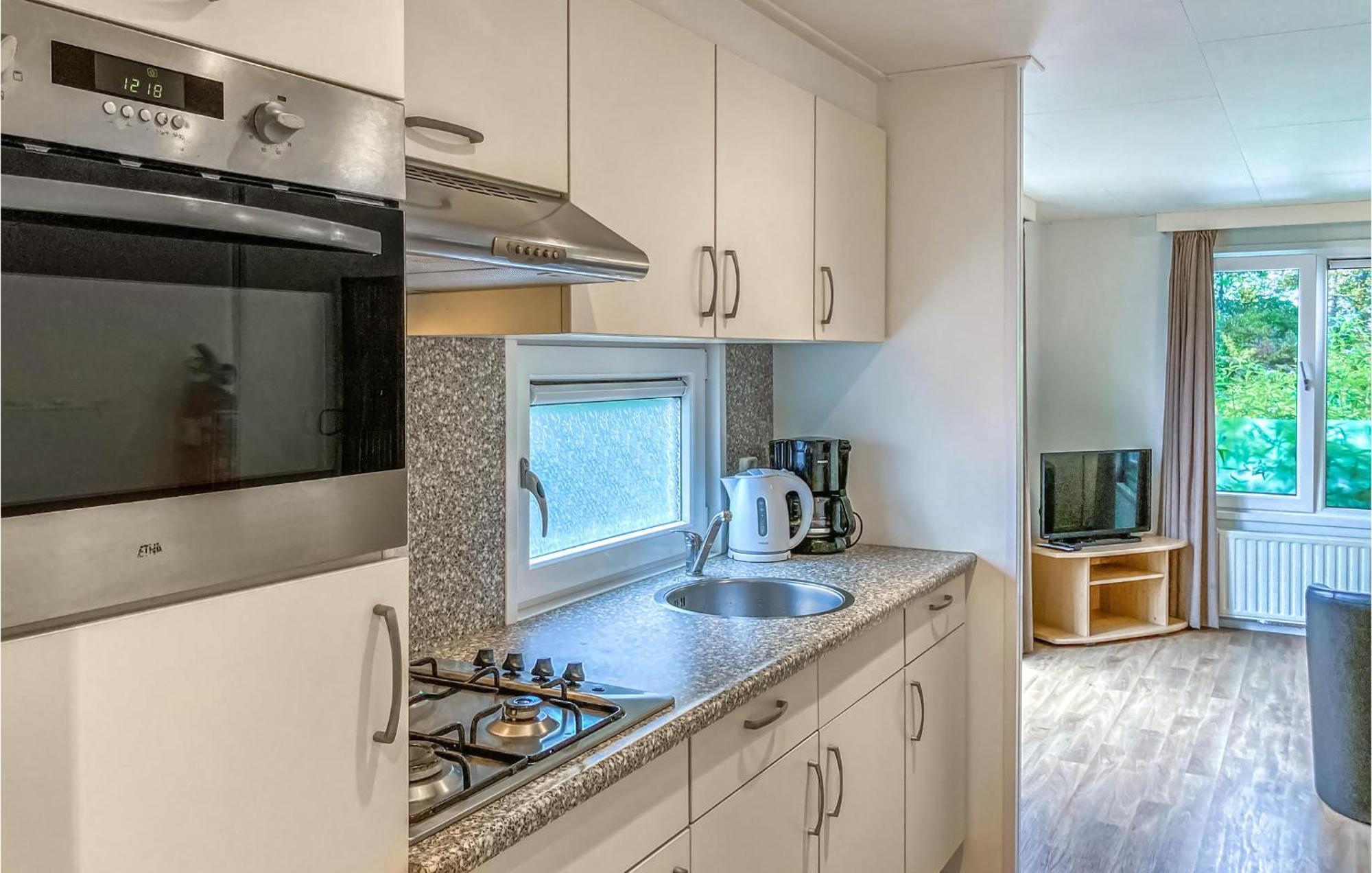 Beautiful In With Outdoor Swimming Pool, Wifi&2 Bedrooms * Heinkenszand