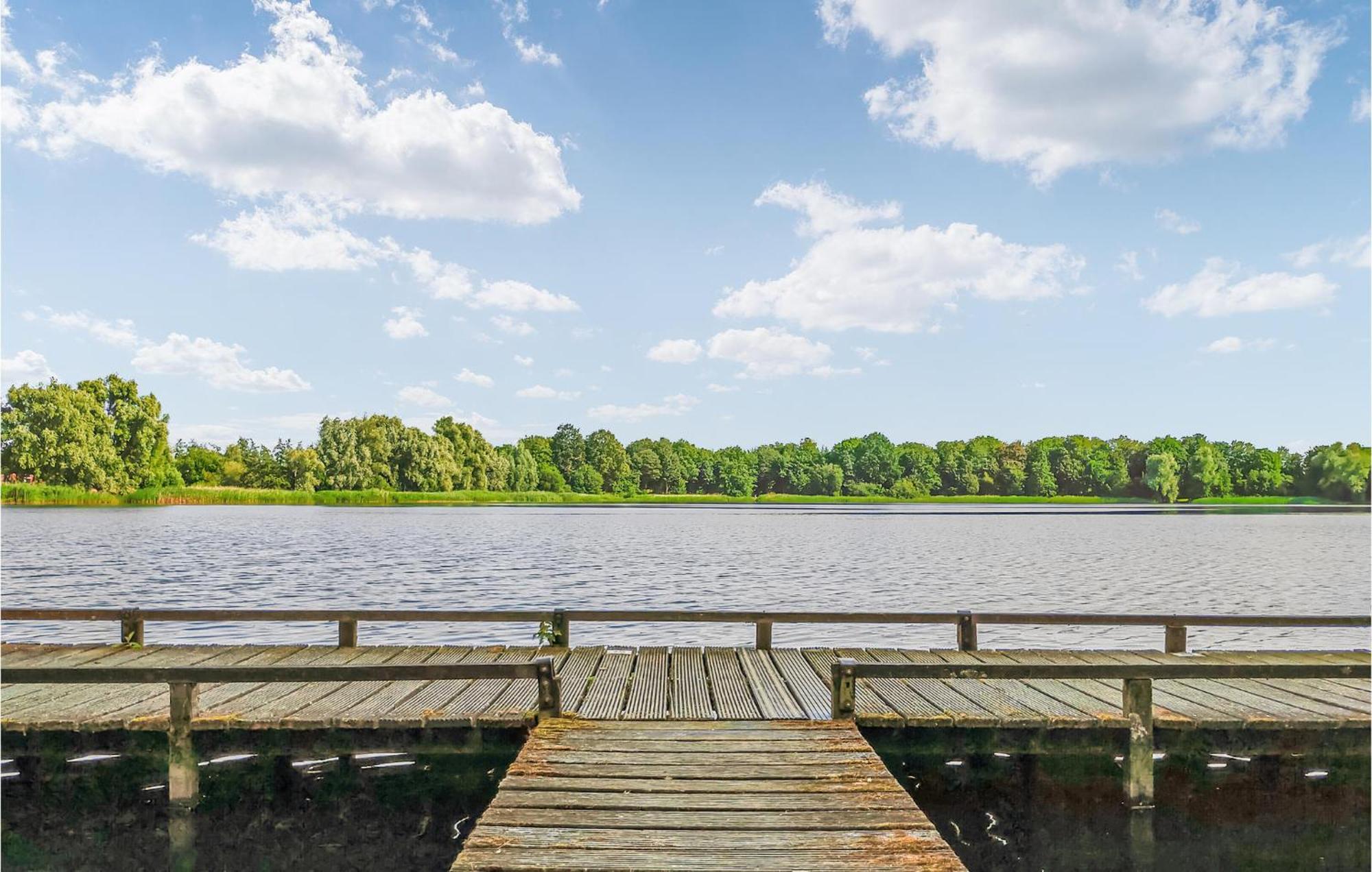 Beautiful In With Outdoor Swimming Pool, Wifi&2 Bedrooms