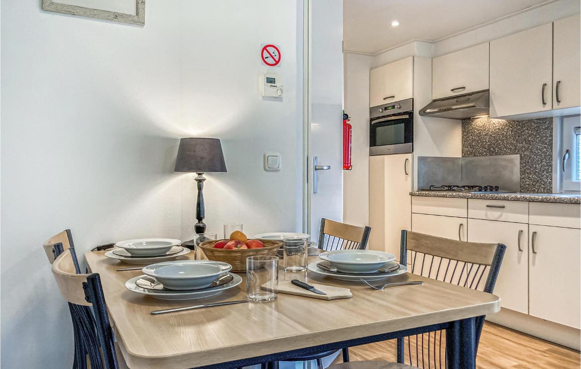 Beautiful In With Outdoor Swimming Pool, Wifi&2 Bedrooms Vakantiehuis